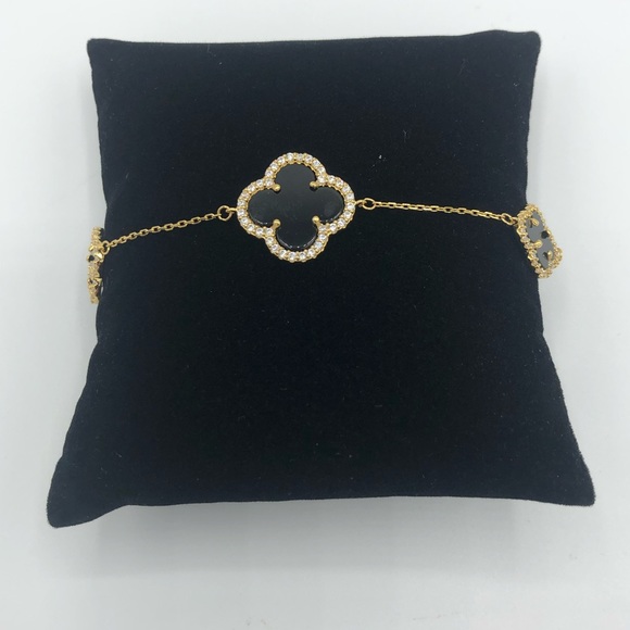 Onyx Clover Bracelet - Picture 9 of 12